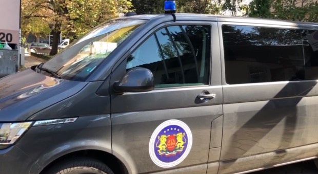 Извънредно: КПКОНПИ влезе в кметството на "Северен"