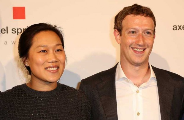 Двама души работили по рано за главния изпълнителен директор на Facebook
