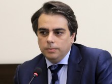 Асен Василев покани Бойко Борисов на дебат за грамотност