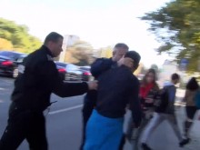 Ексклузивно: Напрежение между протестиращи и полиция в Пловдив!