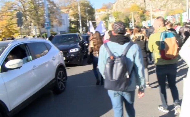 Протестиращи спряха движението по част от бул. "Цар Борис Трети Обединител"