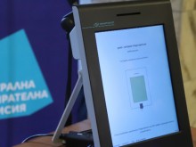 Проучване: Очертава се шестпартиен парламент, балотаж между Радев и Герджиков