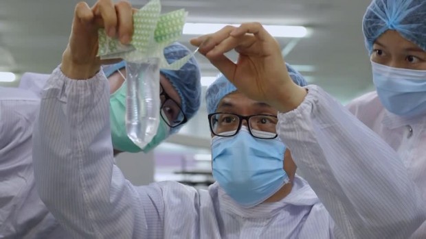Гинеколог от Малайзия създаде първия в света унисекс презерватив който