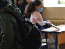 Дете към майка си: Класната ни каза, че от ваксините са умрели повече хора, отколкото от коронавирус