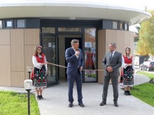 С тържествена церемония откриха обществена тоалетна