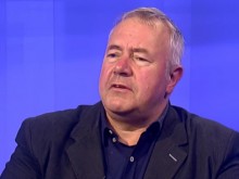 Александров: Правителството се държи като гневно дете, което се е напишкало и чака някой да му смени памперса