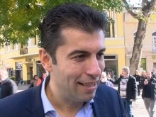 Кирил Петков се разходи по Главната, каза какво го питат хората