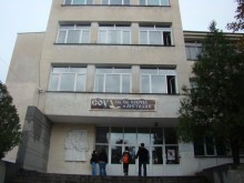 Раздават листовки на учениците за предпазване от свински грип