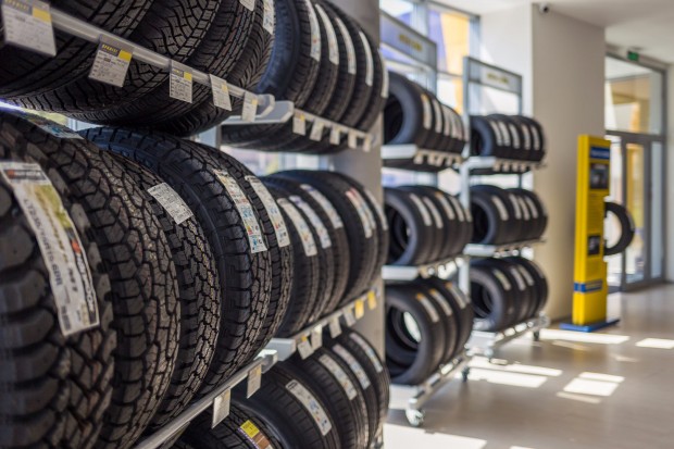 На прага на зимата, доставката на чисто нови гуми може