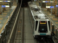 В столичното метро вече може да пътувате с банкова карта вместо с билет
