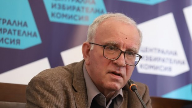 Зам.-председателят на ЦИК: Броенето на разписките от машините обезсмисля машинния вот