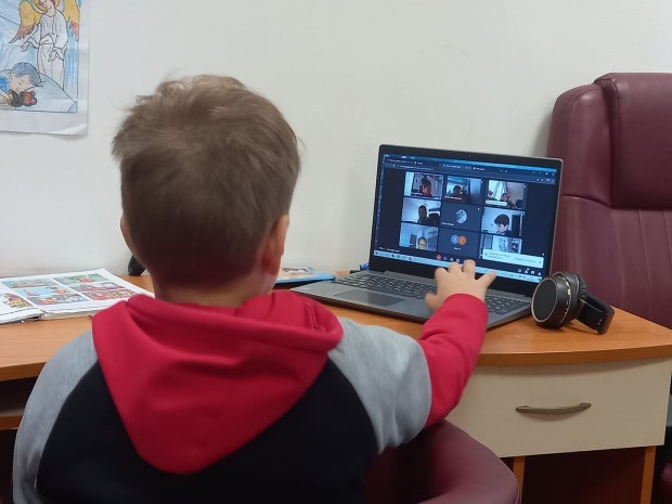 Varna24.bg
Родители инициираха петиция за продължаване на дистанционното обучение, предаде репортер