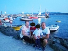 Две деца останаха сираци, родителите им починаха от коронавирус