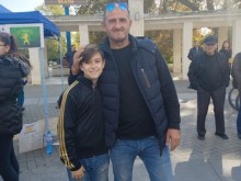 Дете държа емоционална реч по време на протест във Варна