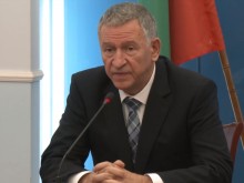 НА ЖИВО: Министър Кацаров притеснен, говори за национална мобилизация!