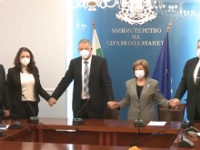 Емоционален край на брифинга на Кацаров: Носете ги тия проклети маски и се ваксинирайте!