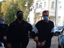 Ето го младия германец, който заедно с баща си разфасова сънародник в Соколово