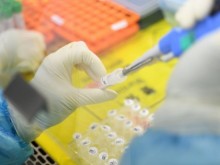 Твърдение на наш лекар: Малка част от ваксинираните могат да пренасят вируса