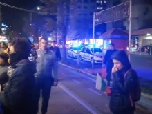 Появи се видео от скандала пред магазина на А1