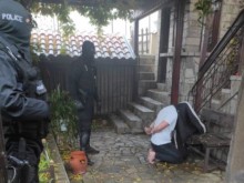 Списъци с имена и голяма сума пари са открити в дома на кметицата на Симеоновград