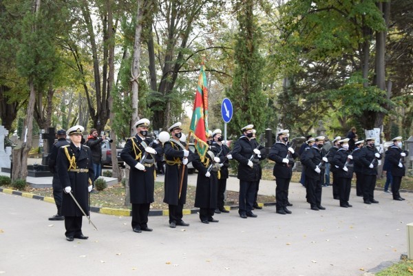 Всяка година на Архангелова мъжка задушница Българската армия провежда военни