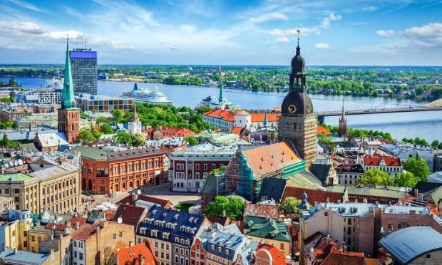 Премиерът на Латвия днес позволи на компаниите да уволняват служители