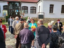 Нинова: Болници, училища, детски градини, читалища да се върнат на регулирания пазар на ток
