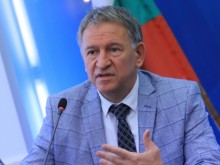 Кацаров: Това е най-тежката и продължителна вълна, но смъртността е по-ниска