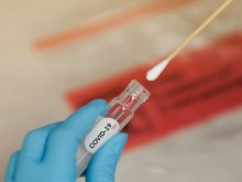 Доставиха тестовете за COVID-19 за учениците от I до IV клас