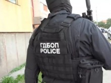 Задържаха служител на ГДБОП за грабеж и побой