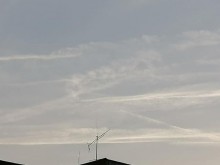 Лют спор в мрежата: Пръскат ли ни от самолети с COVID-19?