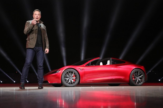 Акциите на Tesla се понижават с близо 7% на извънборсовата