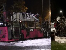 В Северна Ирландия отвлякоха автобус на градския транспорт и го запалиха
