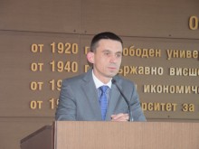 Преподавател от УНСС влиза в Обществения съвет по ваксинация