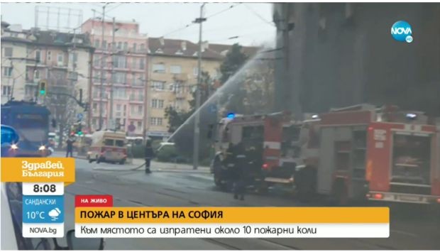 НОВА ТВ
Голям пожар в центъра на София Гори сграда на