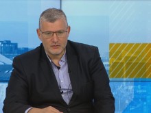 Проф. Момеков: Българите се татуират, а ги е страх да се ваксинират