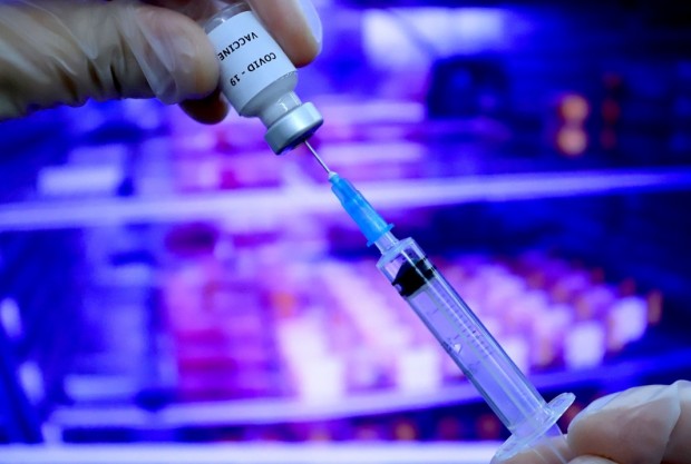 БГНЕС
Френските здравни власти препоръчаха ваксината на Пфайзер да бъде слагана