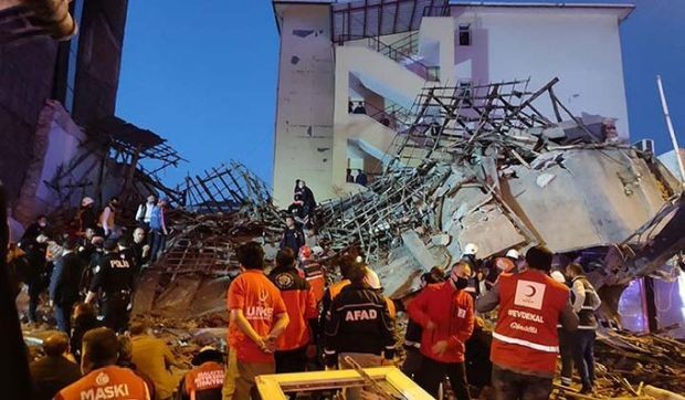 Туитър
Най малко 20 души са ранени при рухването на двуетажен жилищен