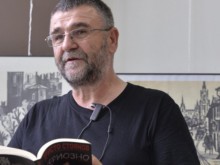 Наш писател: Антиваксърите са като хомосексуалисти, които парадират със своята различност