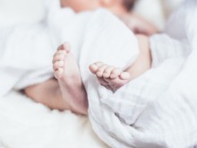 Бебе на 25 дни с COVID-19 се лекува в хасковската болница