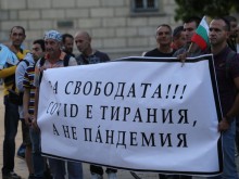 Една трета от българите смятат, че COVID-19 е измислица, а мерките срещу него са фашистки