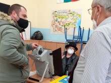 Принтер на машина за гласуване "сдъвка" вота на пловдивчанка