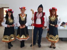 Членовете на СИК в Александруполис в народни носии за изборите