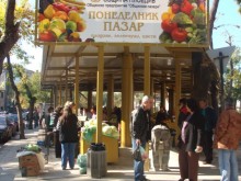 Обновеният Понеделник пазар посрещна първите си клиенти