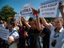 Журналист: Антиваксъри, ако ви дойде акълът в главата, идете да ви бият една ваксина