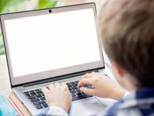 Над 30 000 ученици повишават дигиталните си умения за работа с образователни платформи