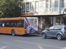 Автобус и джип катастрофираха на бул. "Мария Луиза"