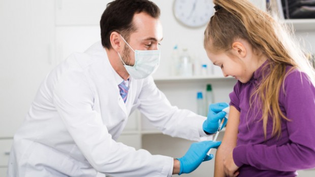 iStockСъс завършена ваксинация срещу COVID-19 вече са 12 136 непълнолетни лица, съобщават
