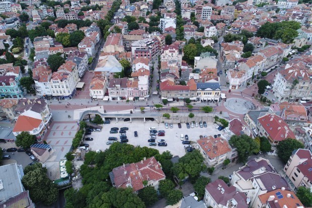 Жилищните пазари в трите най-големи областни града след столицата София