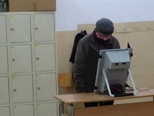 Към момента избирателната активност в страната е едва 3.5%